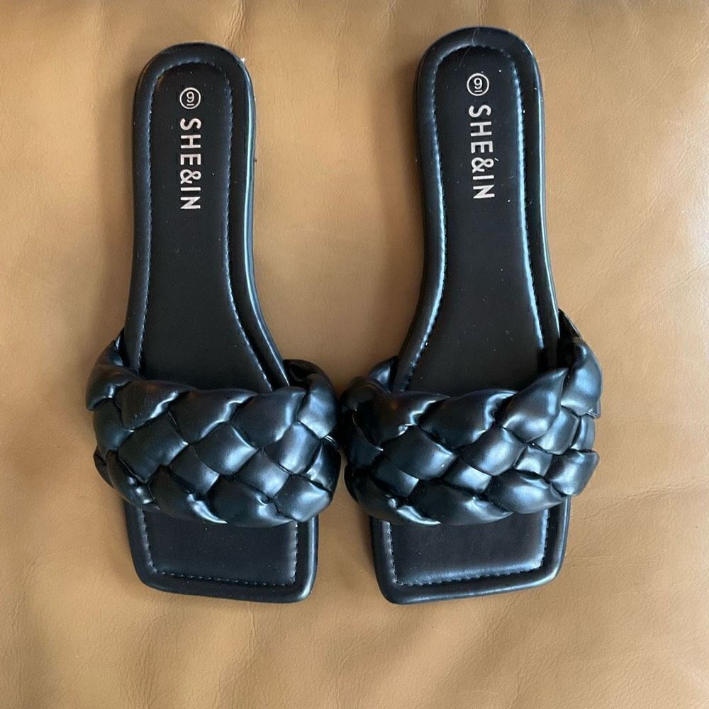 Black Puffy Braided Square Toe slides, 9
Totally on trend!